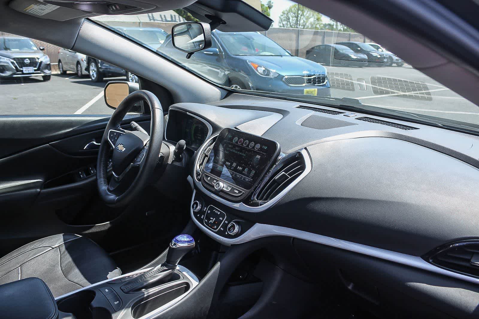 Thumbnail: 2017 Chevrolet Volt - 21