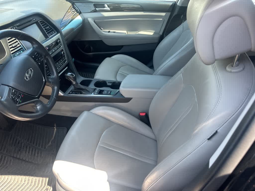 Thumbnail: 2016 Hyundai Sonata - 32
