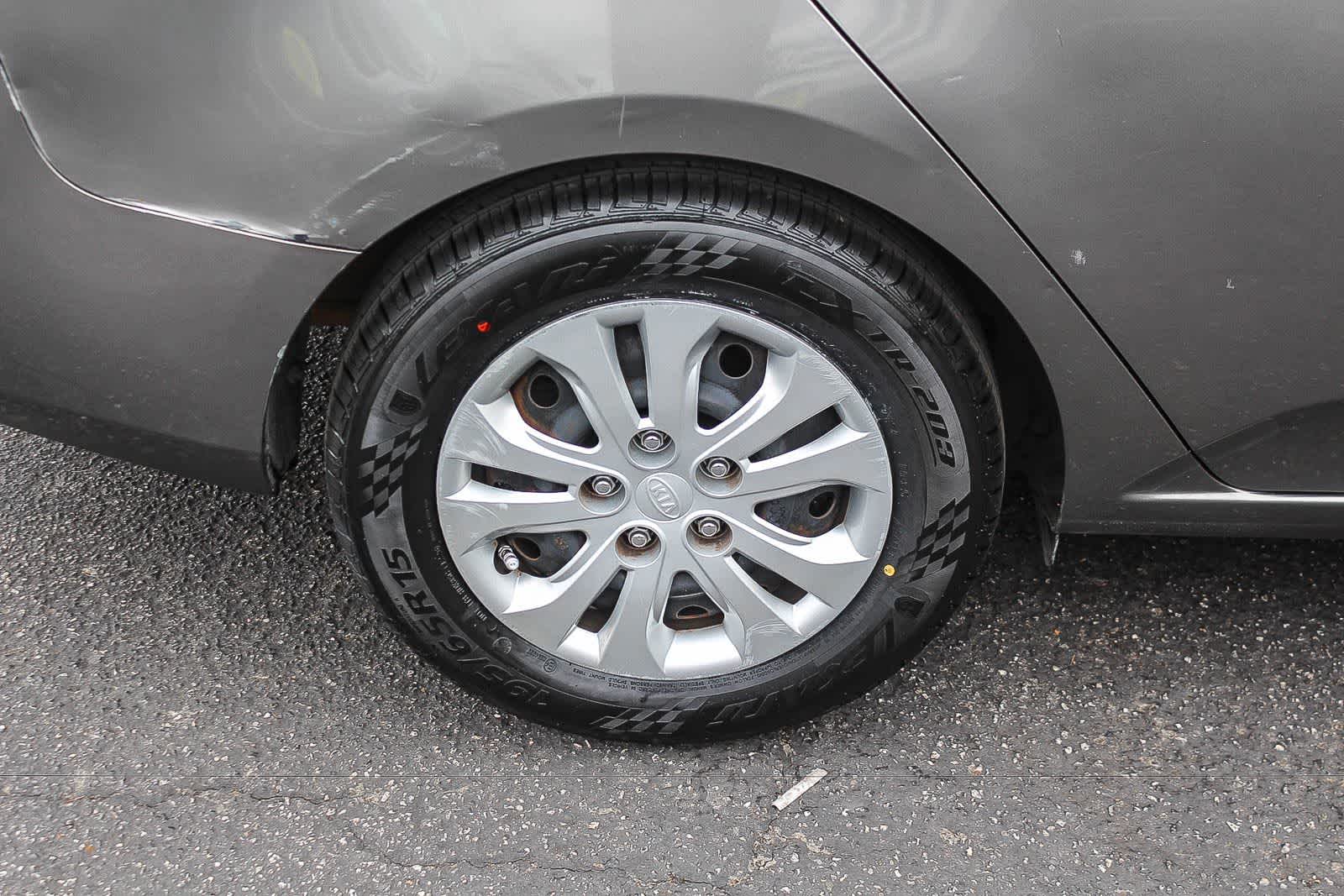 Thumbnail: 2012 Kia Forte - 12