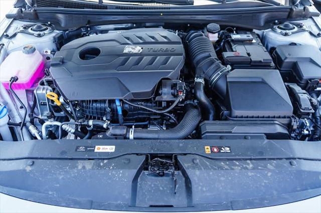 2025 Hyundai Elantra SE 13