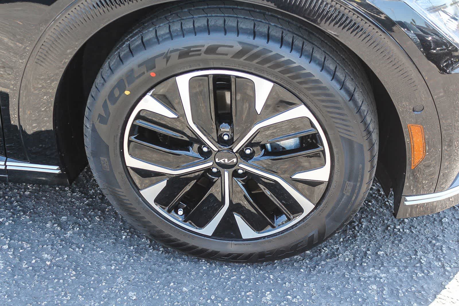 Thumbnail: 2024 Kia EV6 - 13