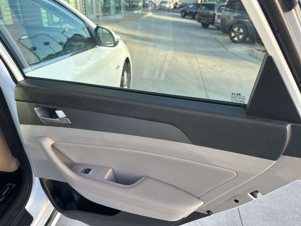 Thumbnail: 2017 Hyundai Sonata - 9