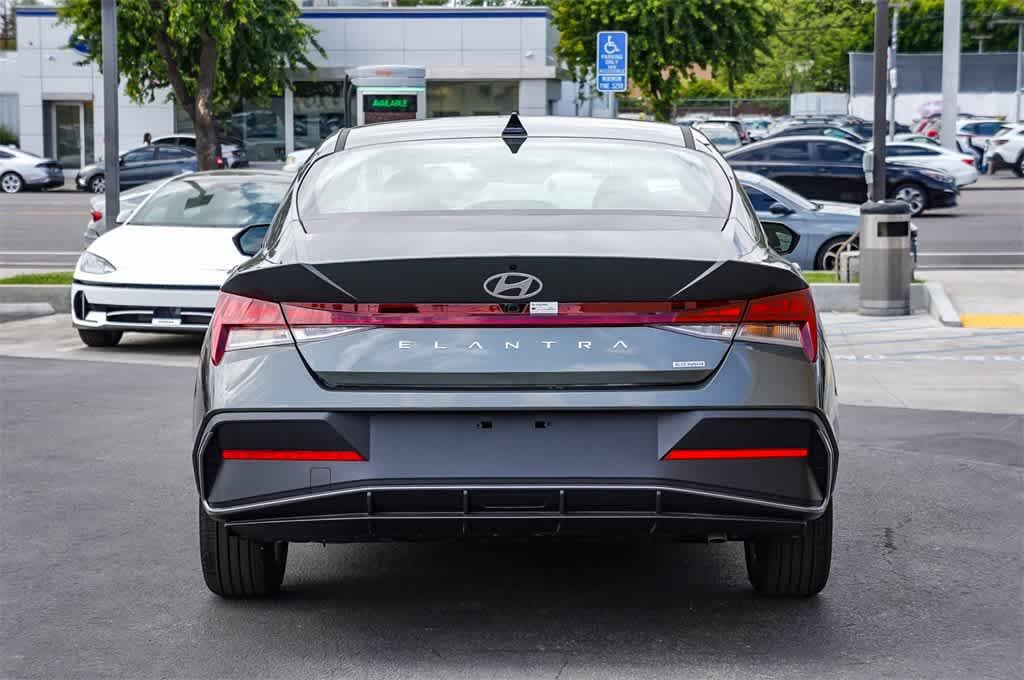 Thumbnail: 2025 Hyundai Elantra - 4