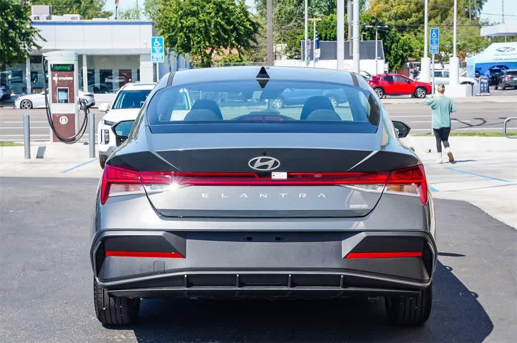 Thumbnail: 2025 Hyundai Elantra - 3