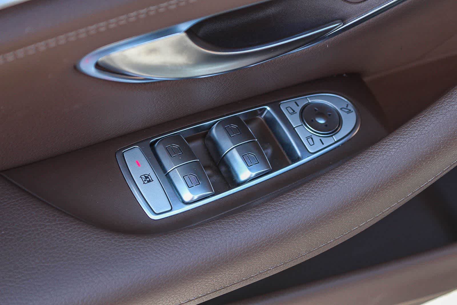 Thumbnail: 2017 Mercedes-Benz E-Class - 26