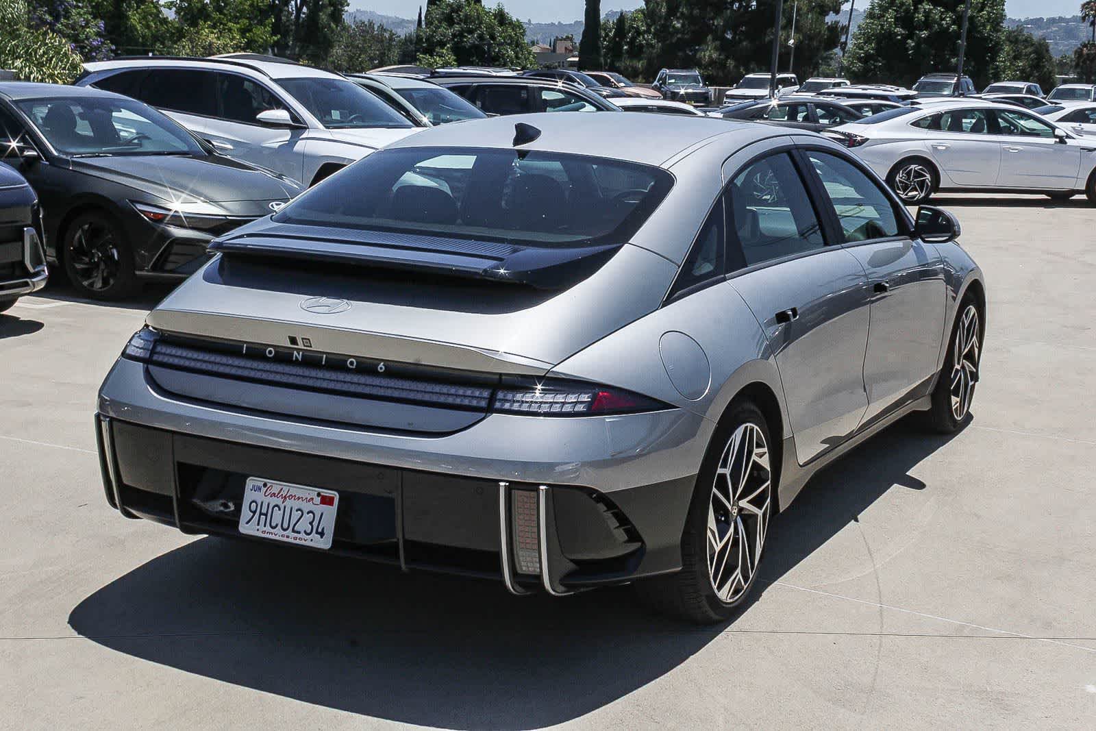 Thumbnail: 2023 Hyundai Ioniq 6 - 4