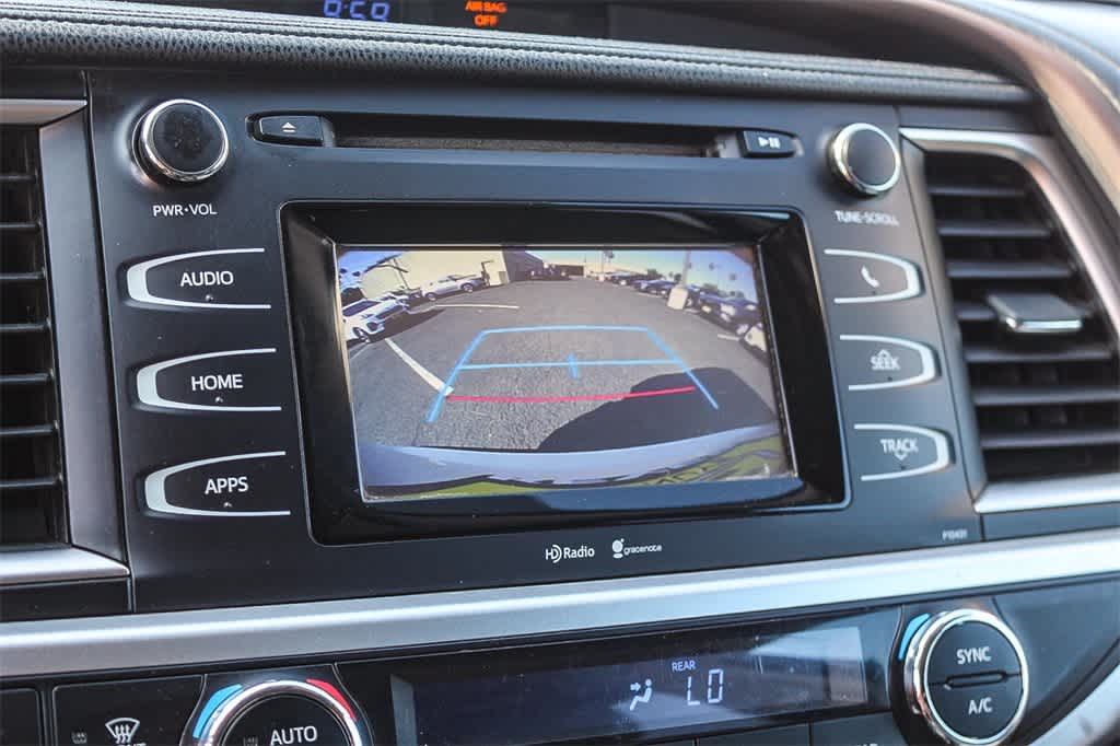 Thumbnail: 2015 Toyota Highlander - 23