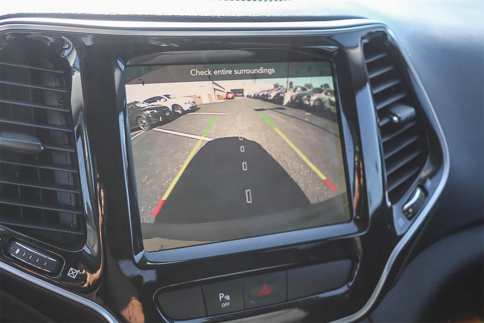 Thumbnail: 2019 Jeep Cherokee - 31