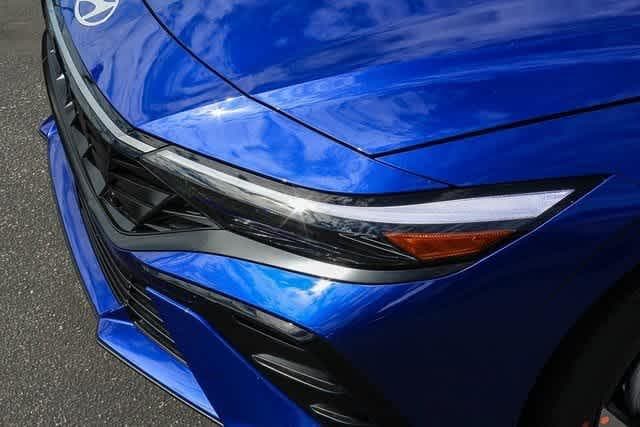 Thumbnail: 2025 Hyundai Elantra - 10