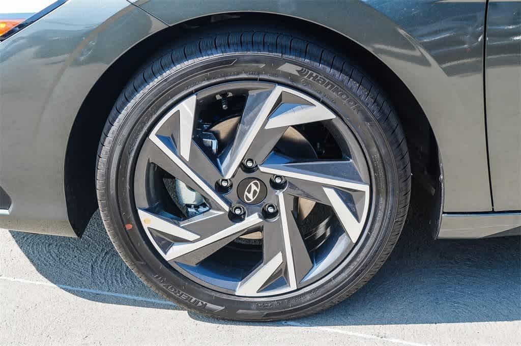 Thumbnail: 2025 Hyundai Elantra - 9