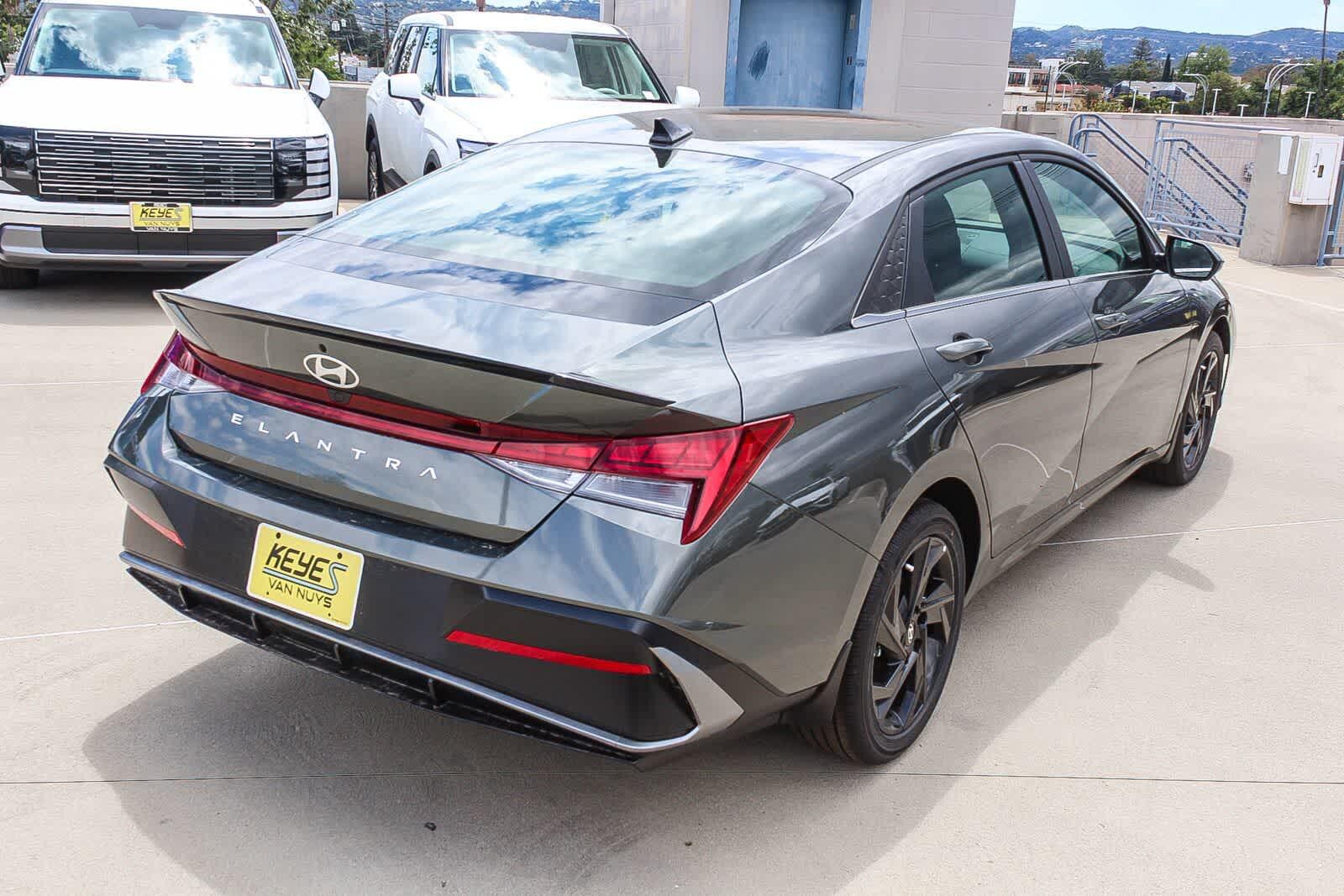 Thumbnail: 2026 Hyundai Elantra - 4