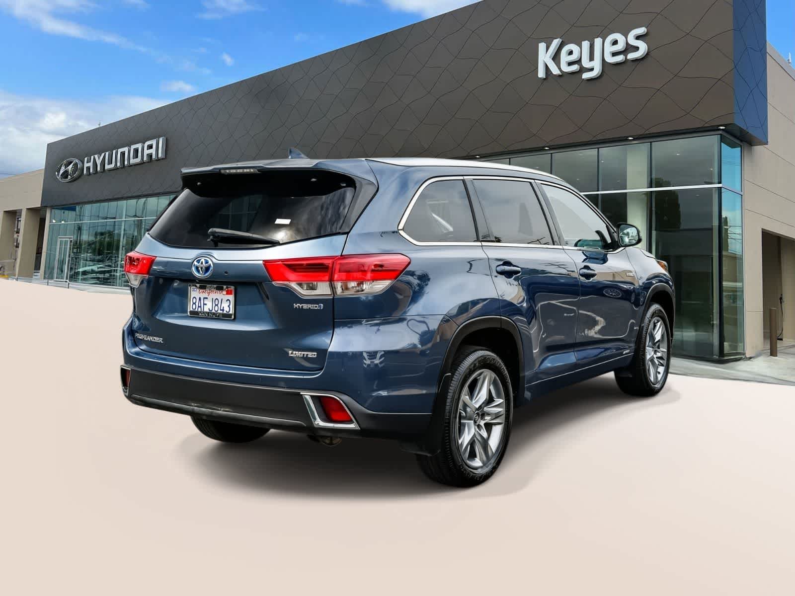 Thumbnail: 2017 Toyota Highlander - 4