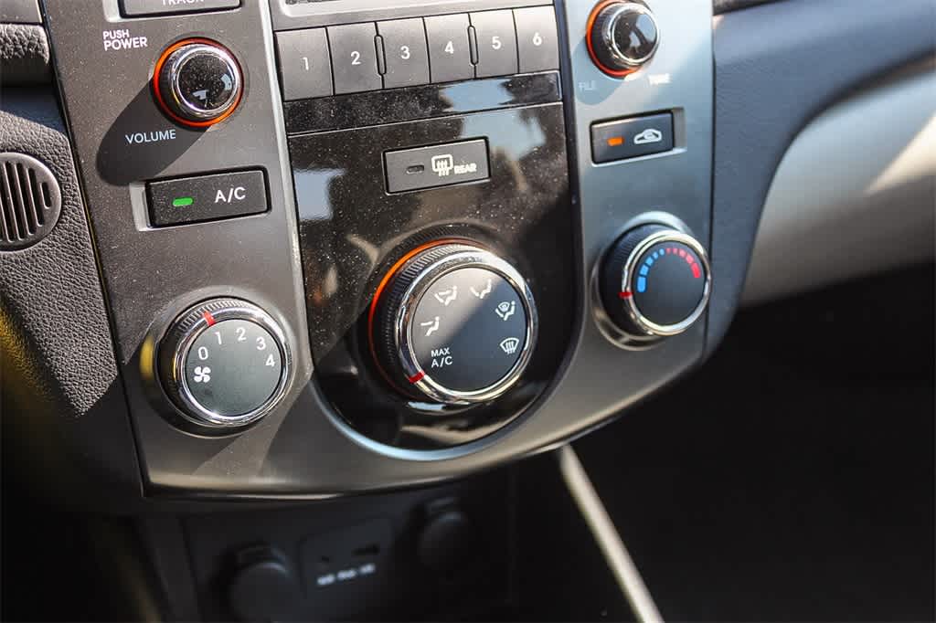 Thumbnail: 2013 Kia Forte - 23