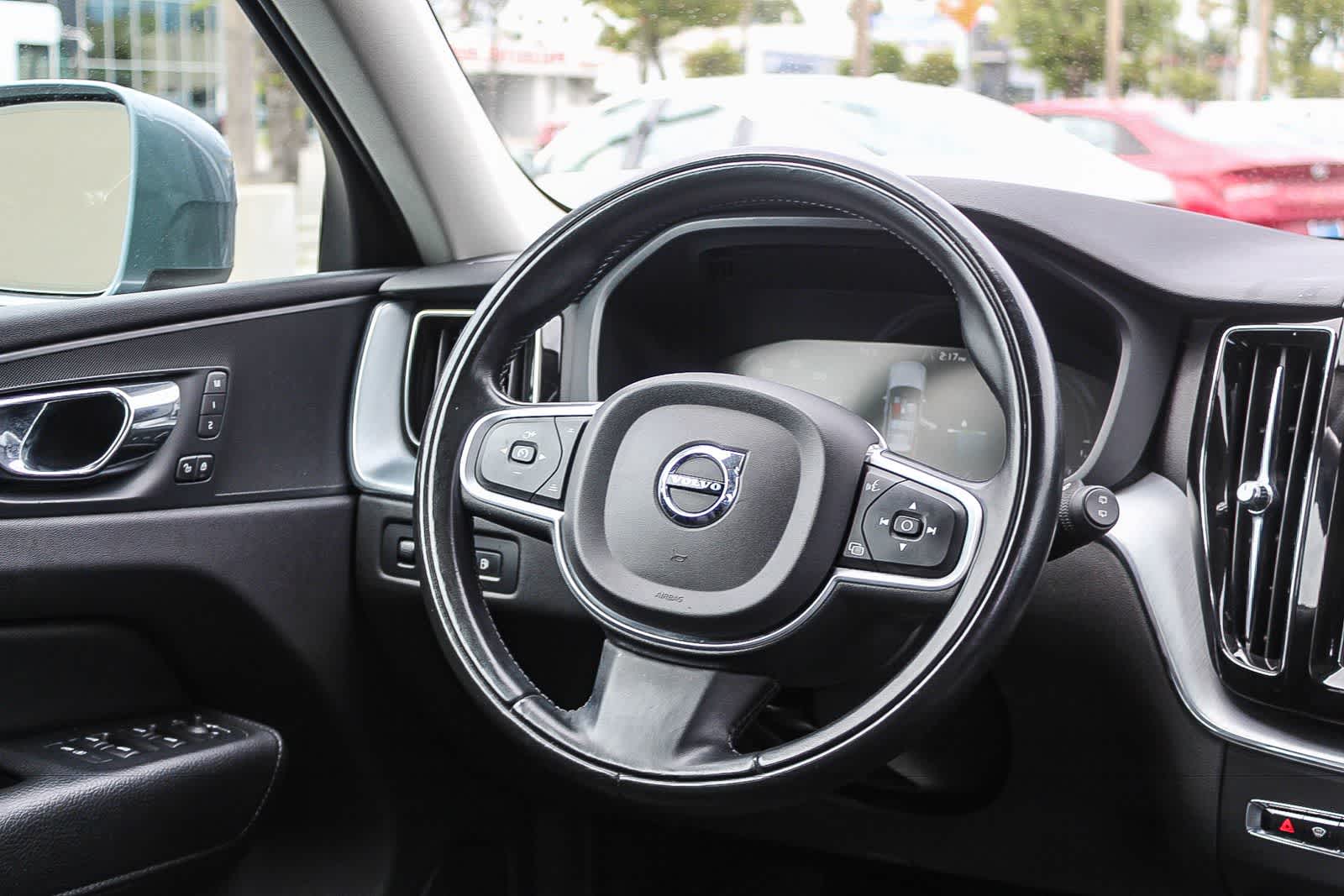 Thumbnail: 2018 Volvo XC60 - 21