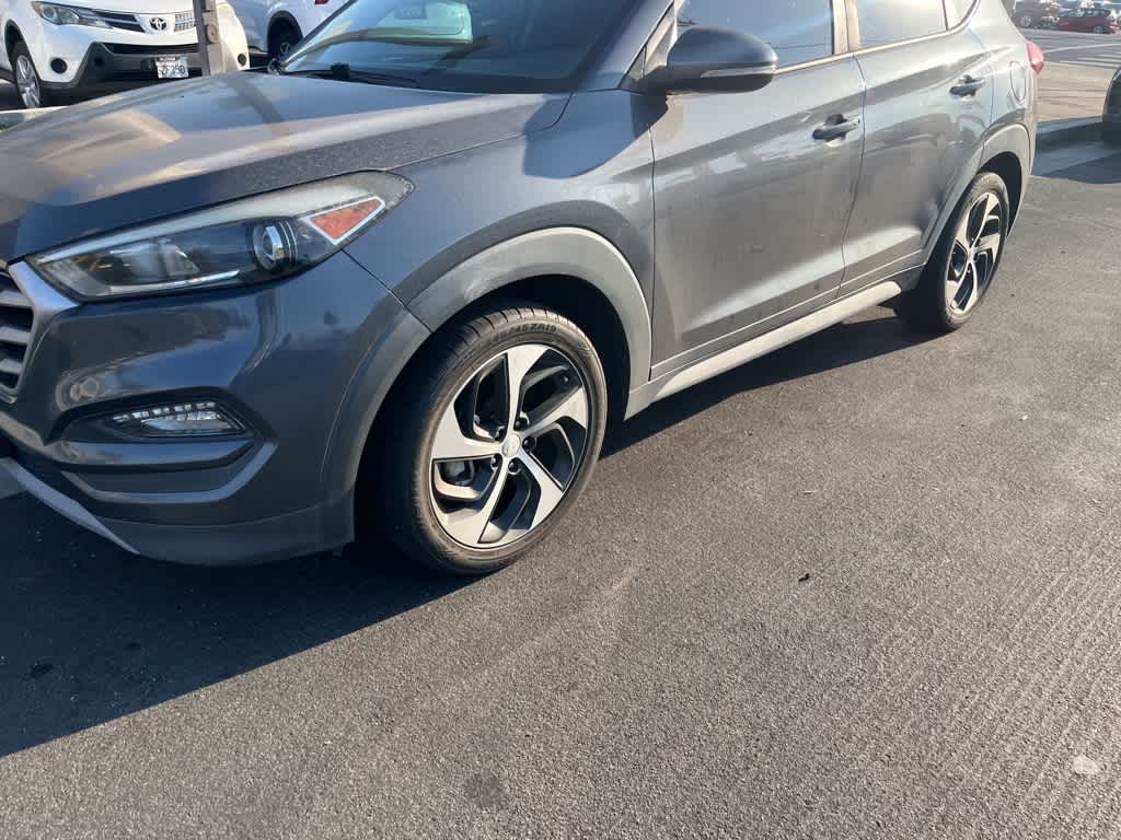 Thumbnail: 2017 Hyundai Tucson - 4