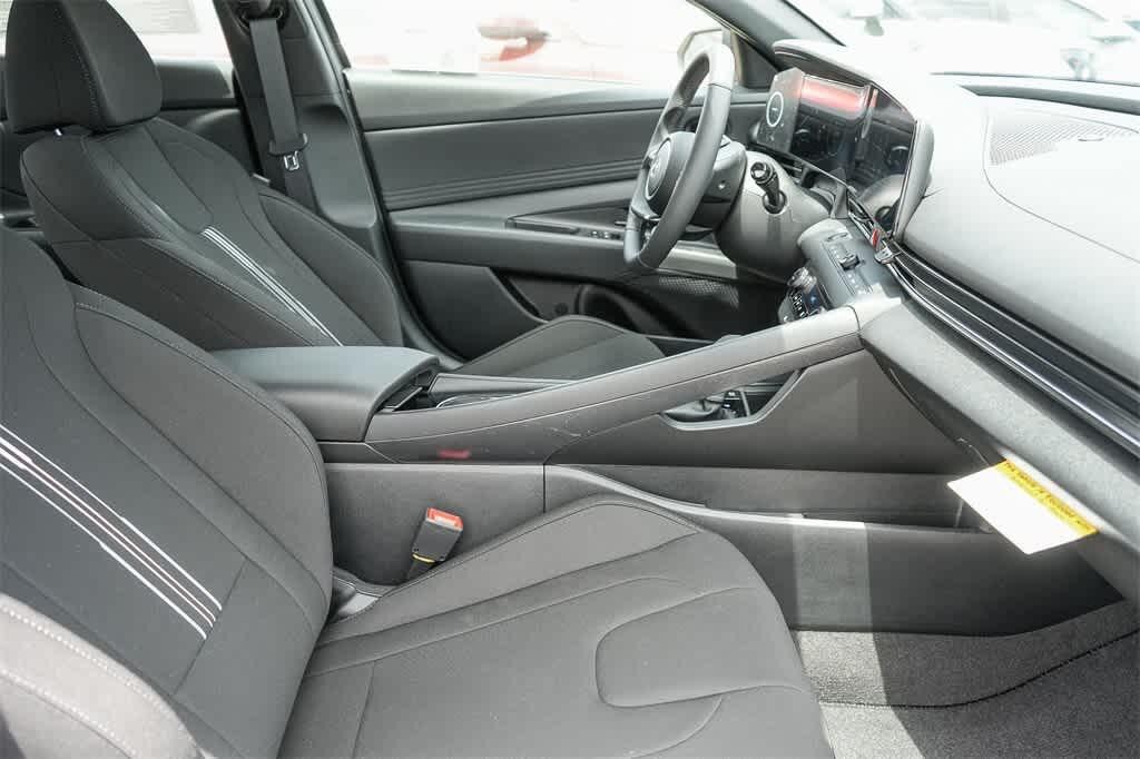 Thumbnail: 2025 Hyundai Elantra - 20
