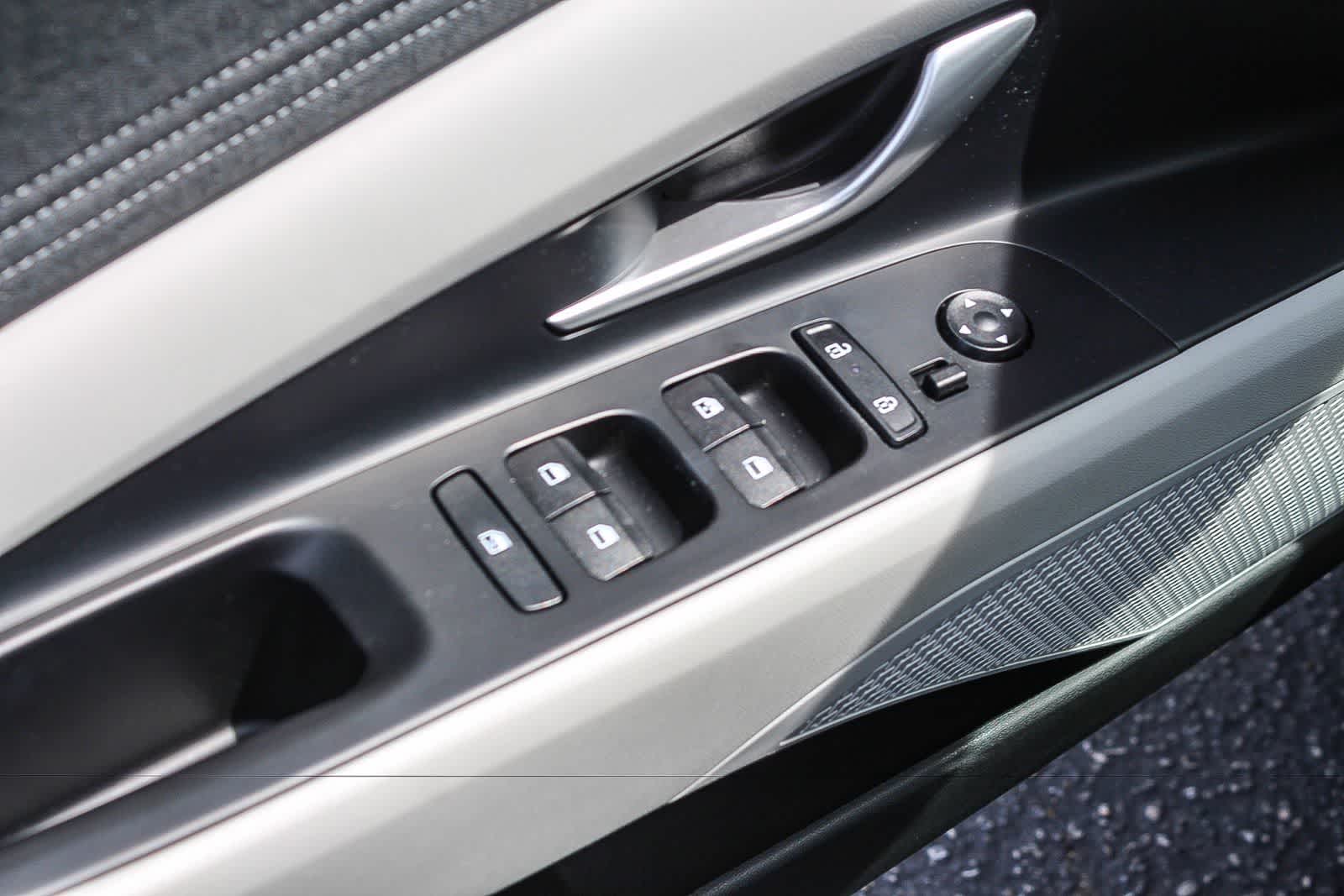 Thumbnail: 2025 Hyundai Elantra - 25