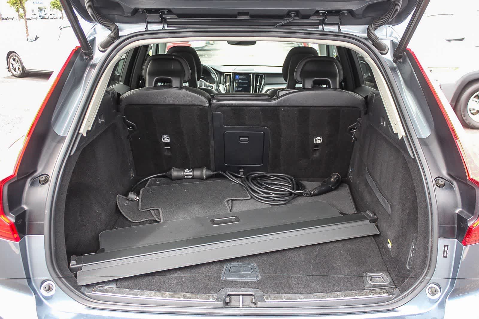 Thumbnail: 2018 Volvo XC60 - 37