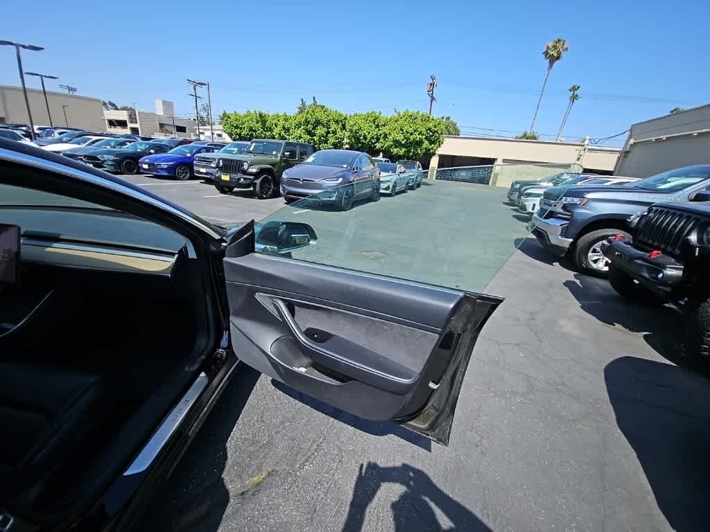Thumbnail: 2020 Tesla Model 3 - 17