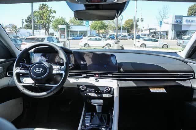 Thumbnail: 2025 Hyundai Elantra - 17