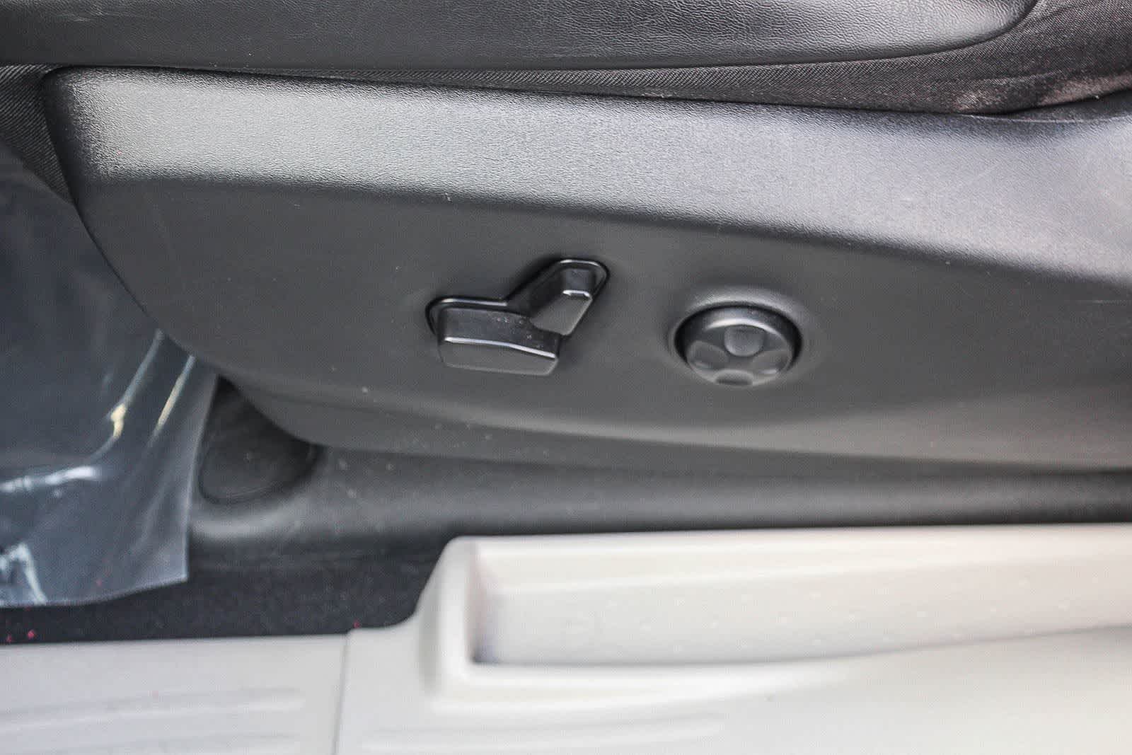 Thumbnail: 2023 Chrysler Pacifica - 29