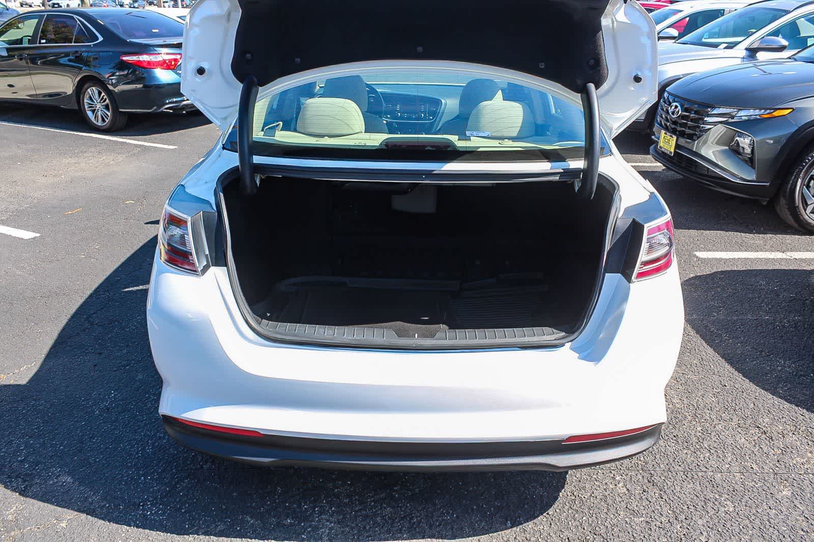 Thumbnail: 2015 Kia Optima - 34