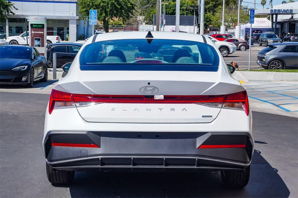 Thumbnail: 2025 Hyundai Elantra - 3