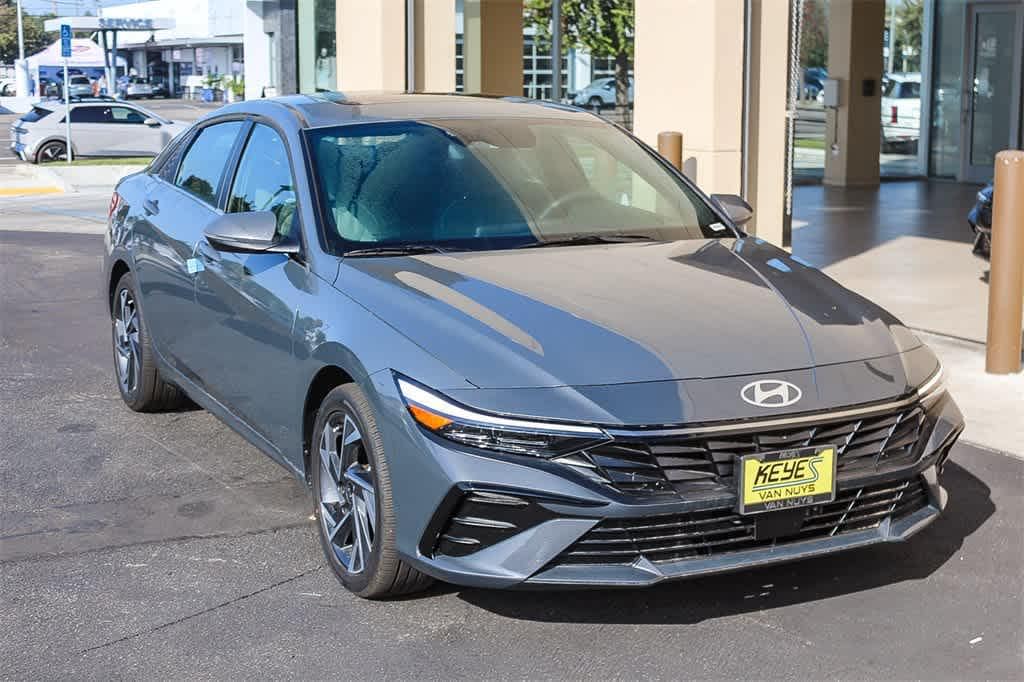 Thumbnail: 2025 Hyundai Elantra - 3