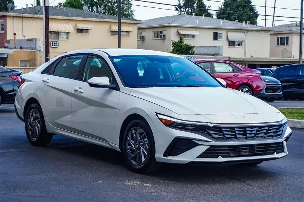 Thumbnail: 2025 Hyundai Elantra - 5