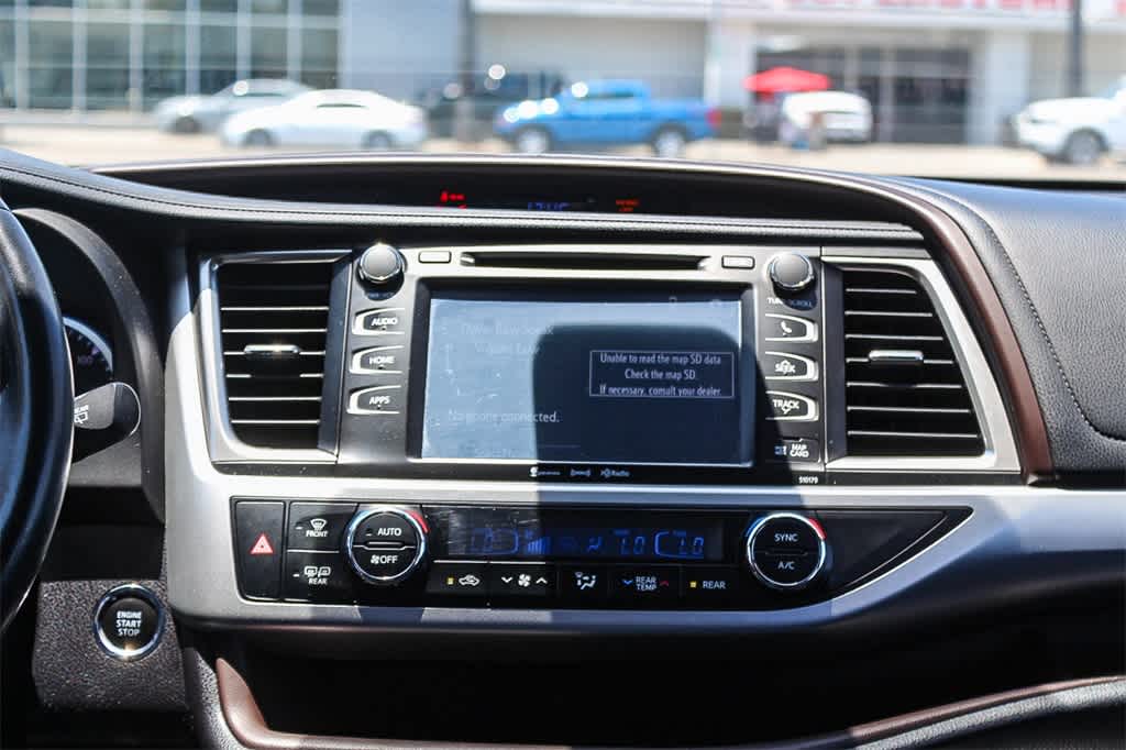 Thumbnail: 2018 Toyota Highlander - 14