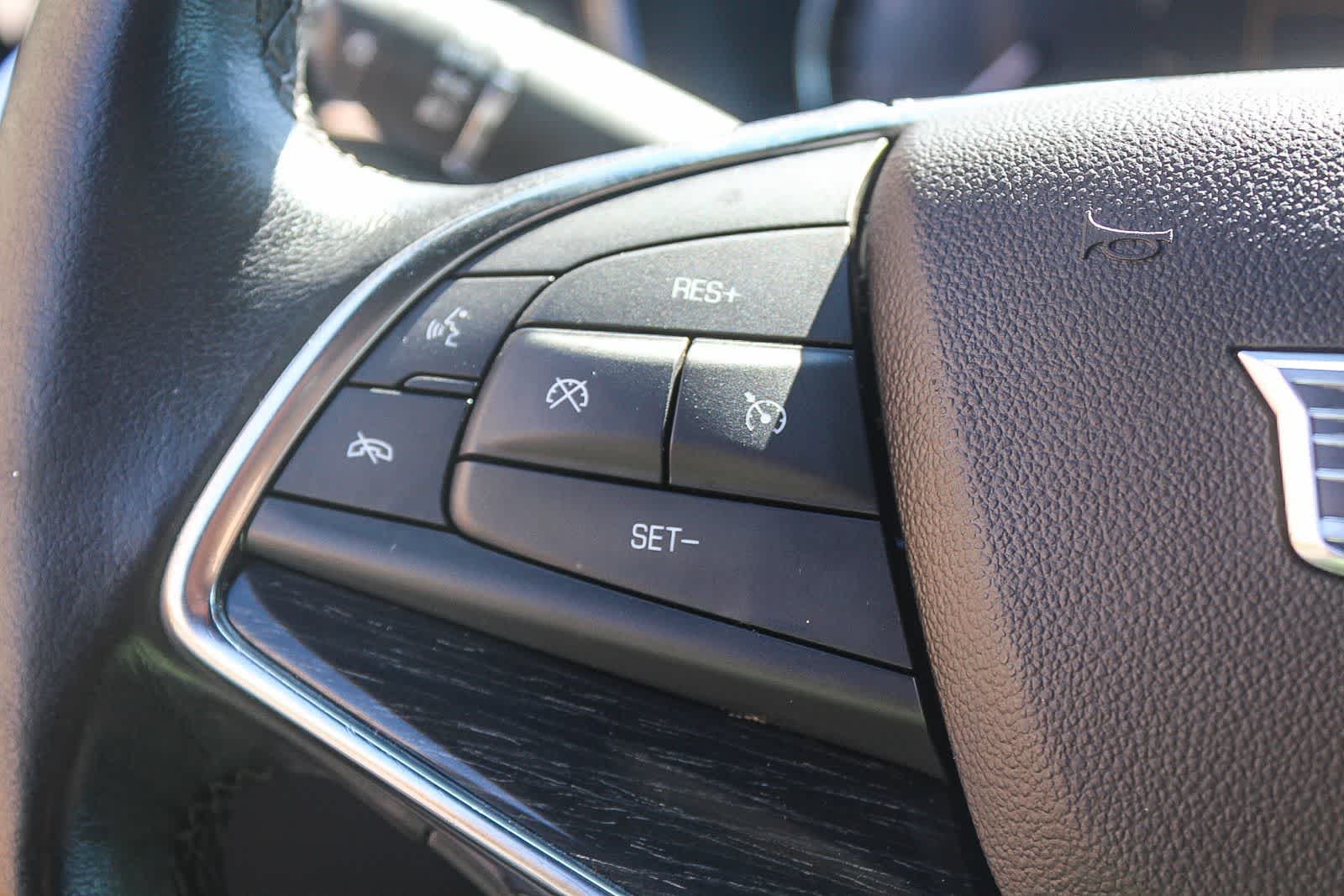 Thumbnail: 2022 Cadillac XT5 - 32