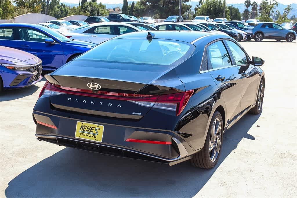 Thumbnail: 2025 Hyundai Elantra - 4