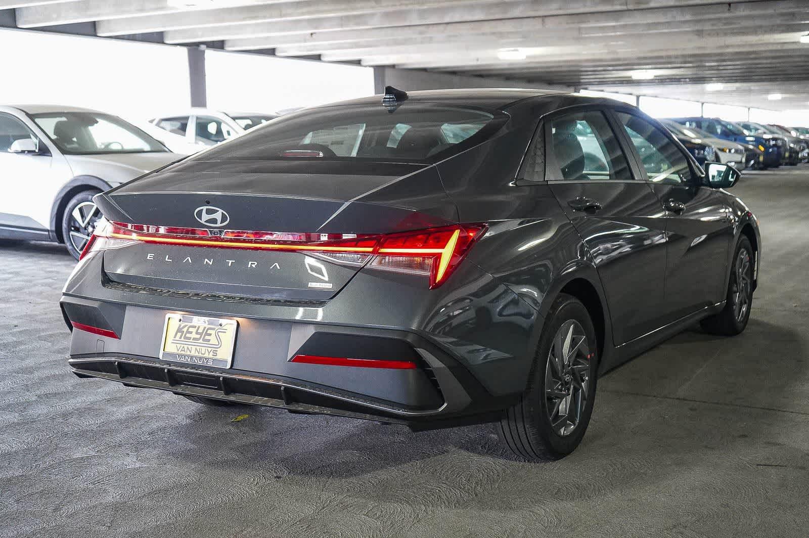 Thumbnail: 2026 Hyundai Elantra - 4