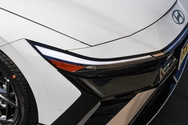 Thumbnail: 2025 Hyundai Elantra - 10