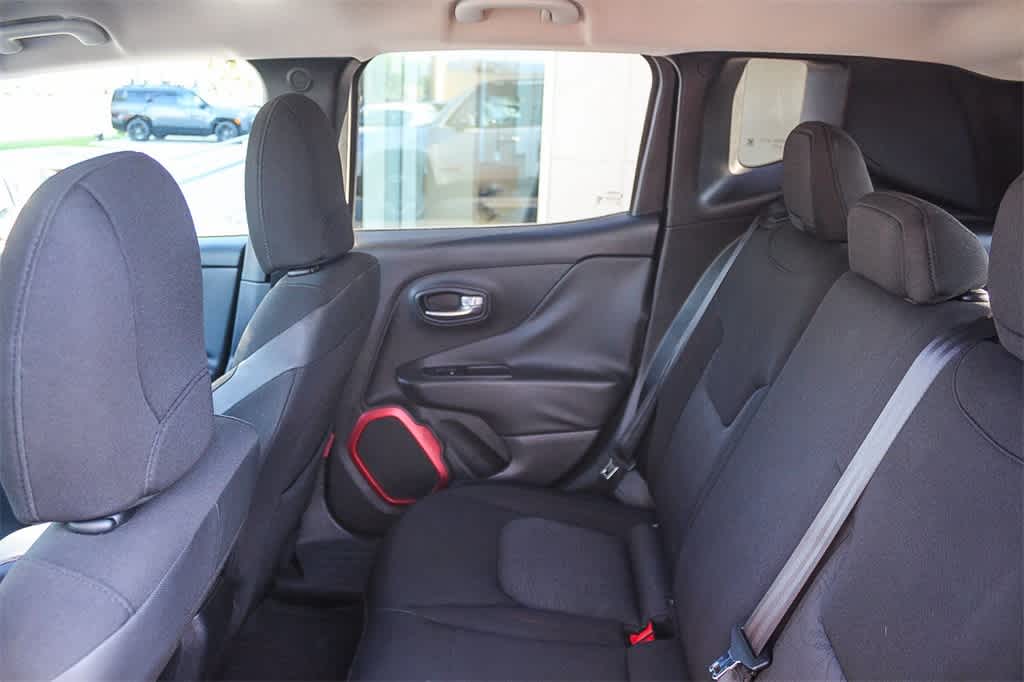 Thumbnail: 2015 Jeep Renegade - 18