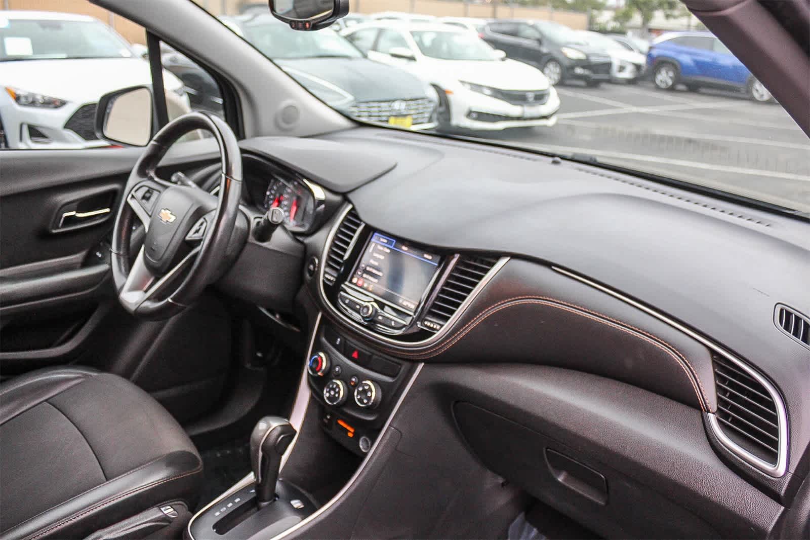 Thumbnail: 2022 Chevrolet Trax - 21