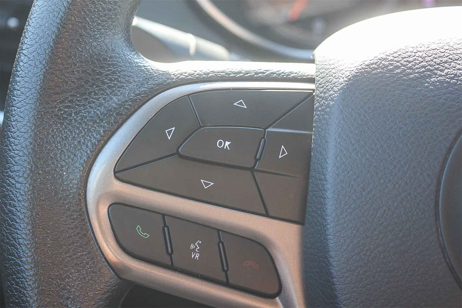 Thumbnail: 2019 Jeep Cherokee - 32