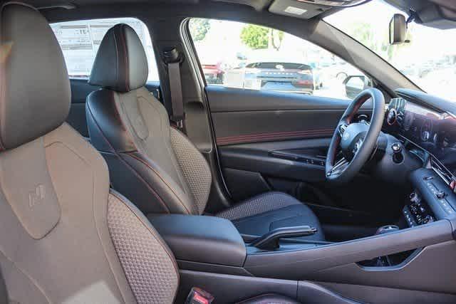 Thumbnail: 2025 Hyundai Elantra - 18