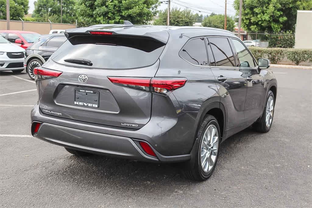 Thumbnail: 2022 Toyota Highlander - 4