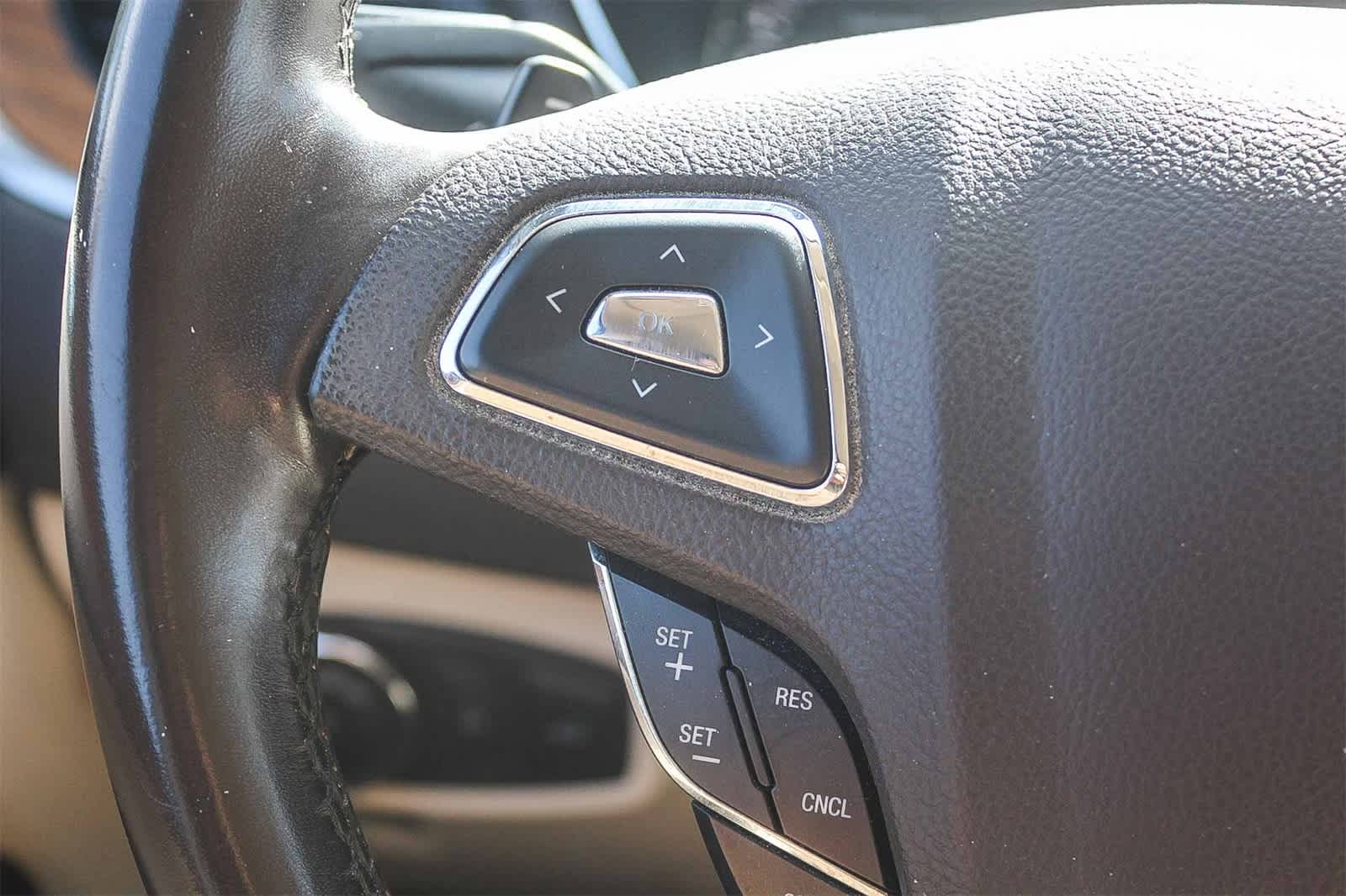 Thumbnail: 2015 Lincoln MKC - 32