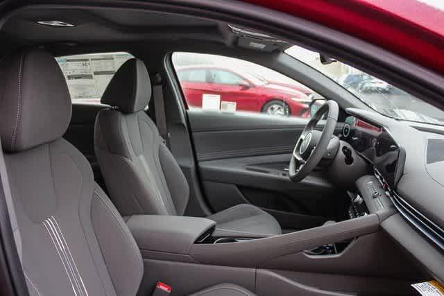 Thumbnail: 2025 Hyundai Elantra - 17