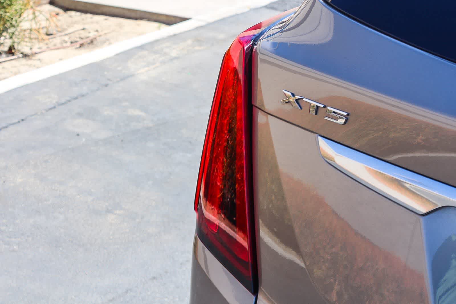 Thumbnail: 2022 Cadillac XT5 - 8