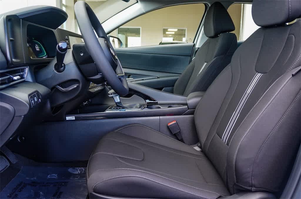 Thumbnail: 2025 Hyundai Elantra - 18