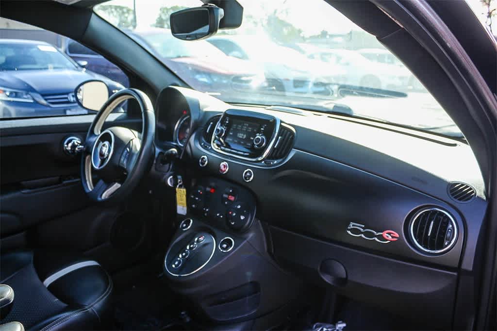 Thumbnail: 2019 Fiat 500e - 16