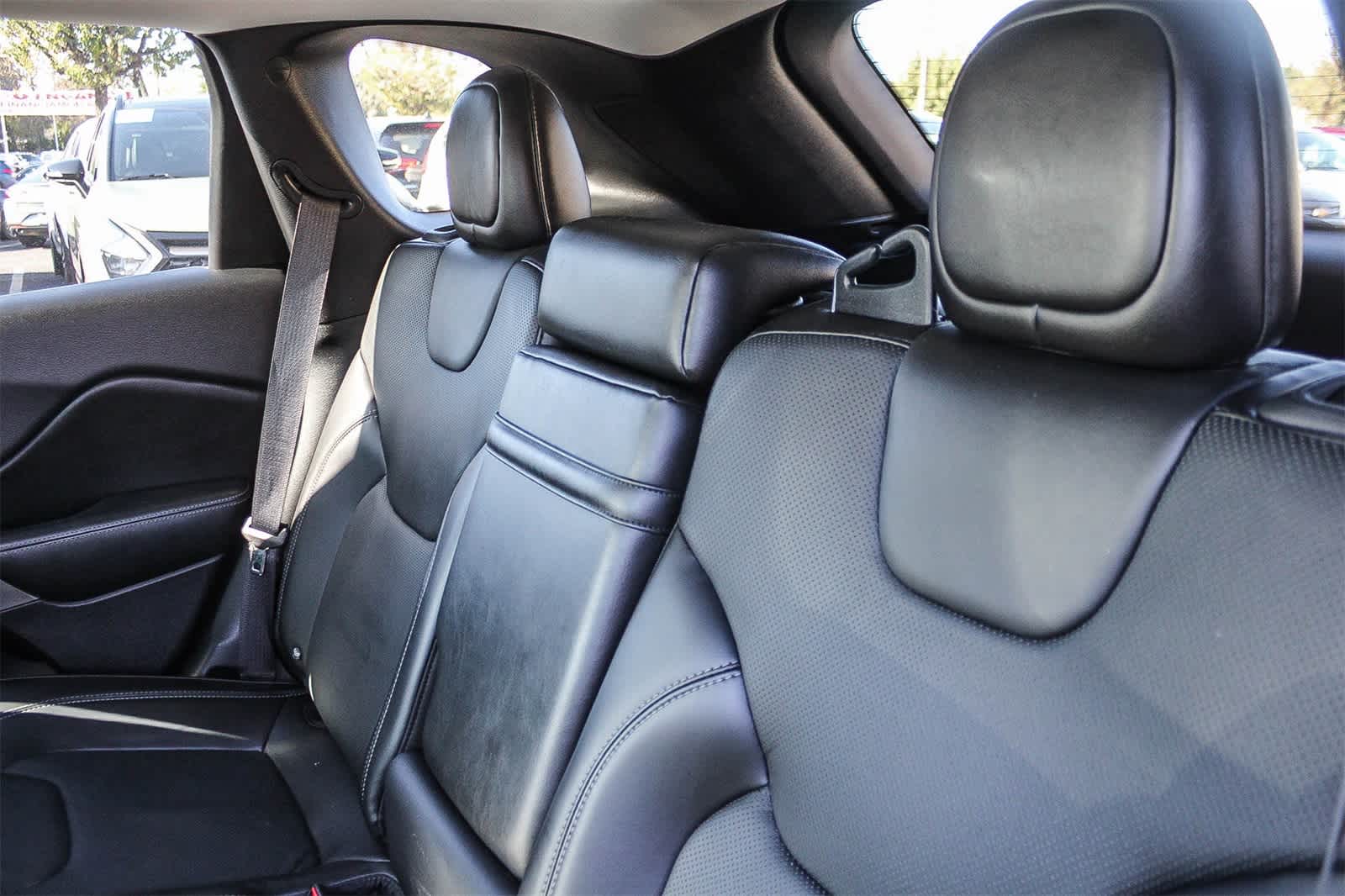 Thumbnail: 2019 Jeep Cherokee - 22