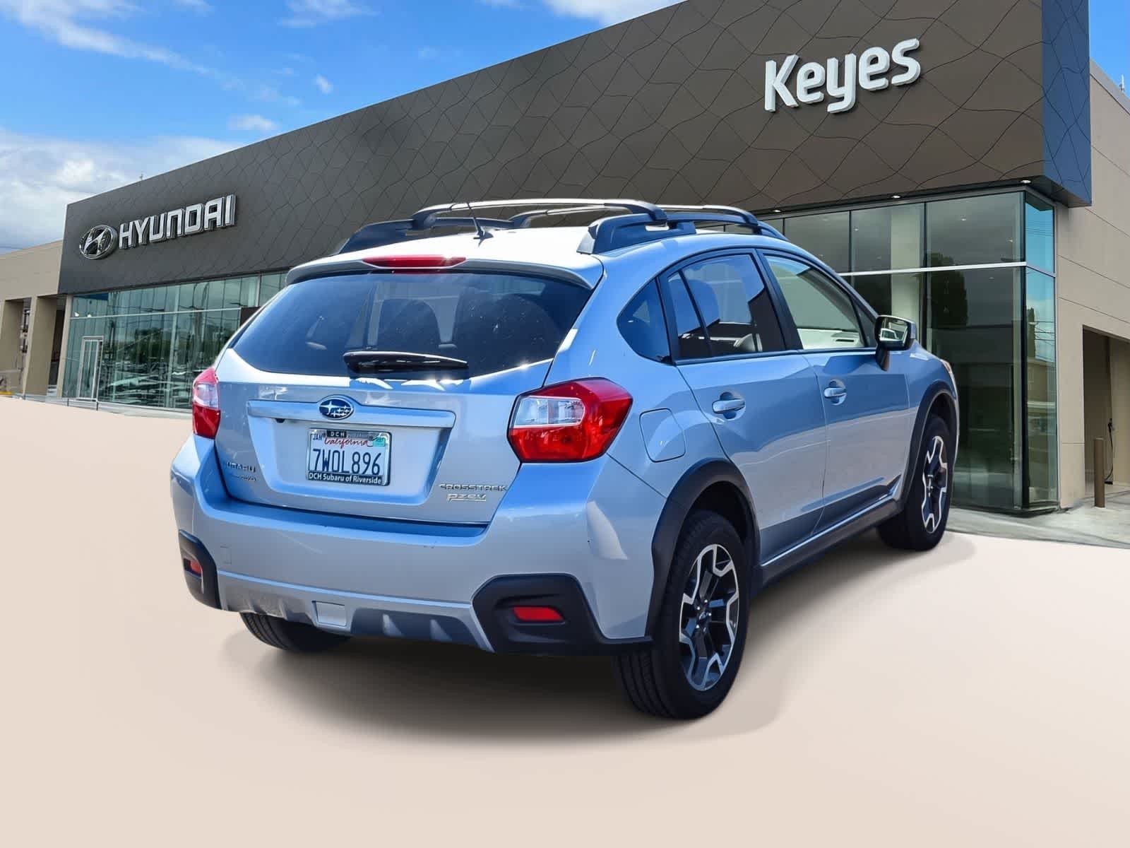 Thumbnail: 2017 Subaru Crosstrek - 4