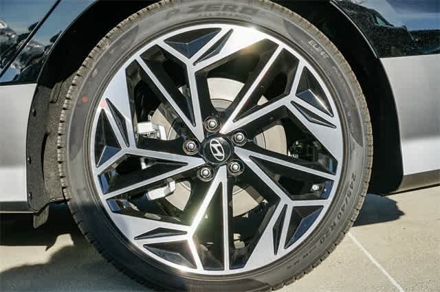 Thumbnail: 2023 Hyundai Ioniq 6 - 11