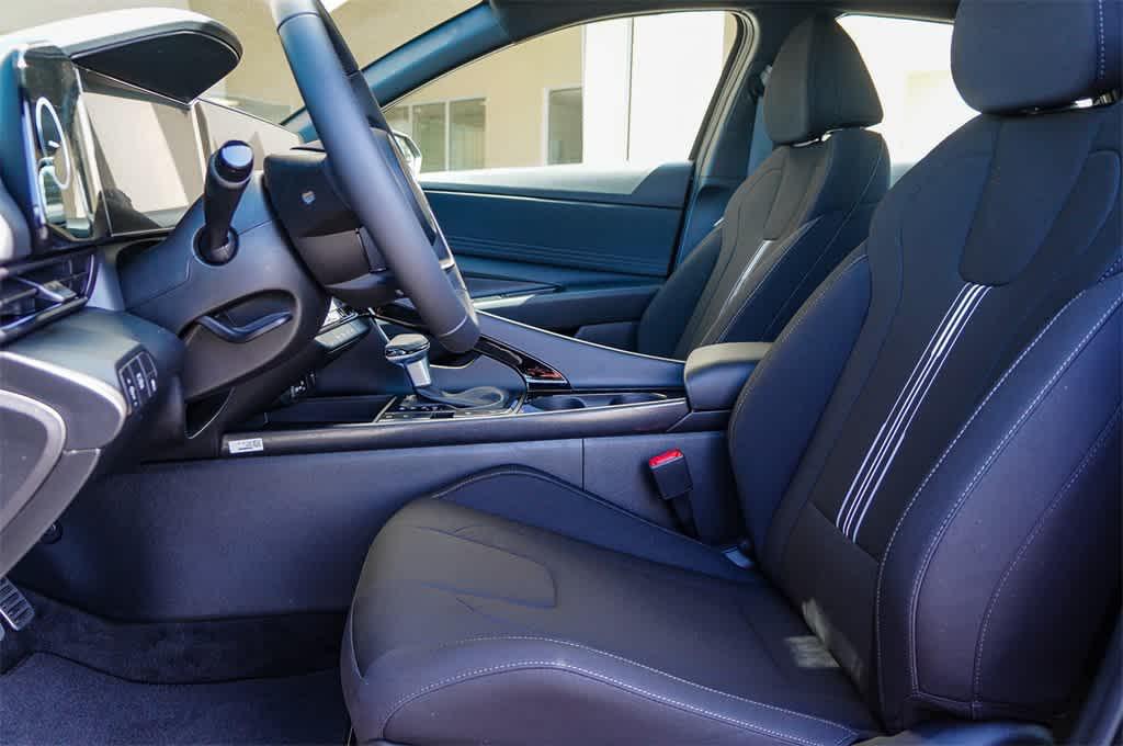 Thumbnail: 2025 Hyundai Elantra - 20