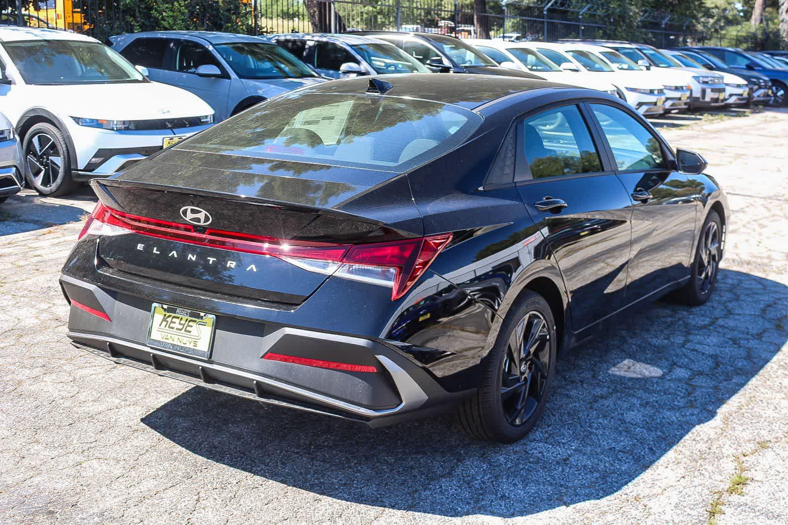 Thumbnail: 2026 Hyundai Elantra - 4
