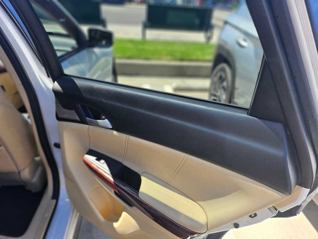 Thumbnail: 2012 Honda Crosstour - 21